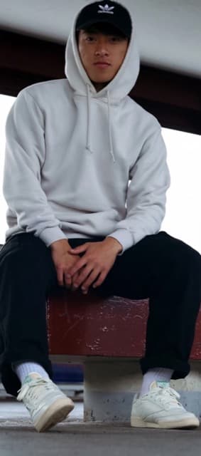 Customer video: white hoodie review